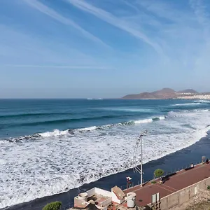 home2book-cozy-apartment-beach-front-las-canteras.in-canary-islands.com/